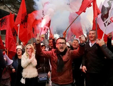 Βίντεο: Tο υπουργικό συμβούλιο του Ράμα τιμά αδίστακτο σφαγέα Ελλήνων - Πατέρας Κατσίφα σε Μπερίσα: «Eίσαι τέρας»